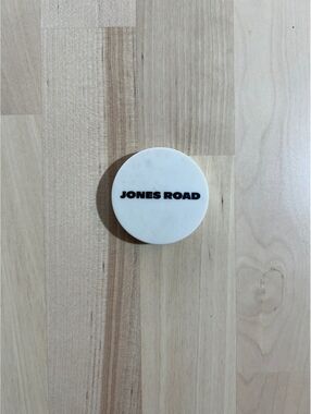 Jones Road The Best Eyeshadow - Smokey Grey / Gris Fume